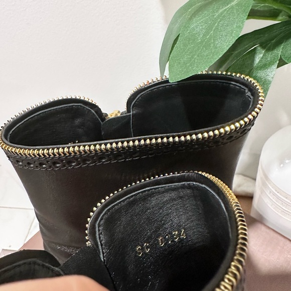 Louis Vuitton Boots - Picture 5 of 14